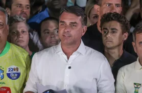 Polícia Federal cancela passaportes de Flávio Bolsonaro Polícia Federal cancela passaportes de Flávio Bolsonaro