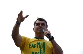 Aliado de Trump diz que Flávio Bolsonaro chegou aos EUA
