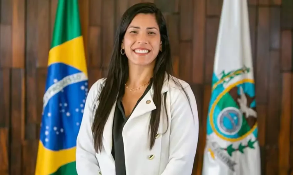 Justiça proíbe deputada de incentivar demissão de opositores Imagem referente a Justiça proíbe deputada de incentivar demissão de opositores