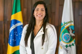 Justiça proíbe deputada de incentivar demissão de opositores Justiça proíbe deputada de incentivar demissão de opositores