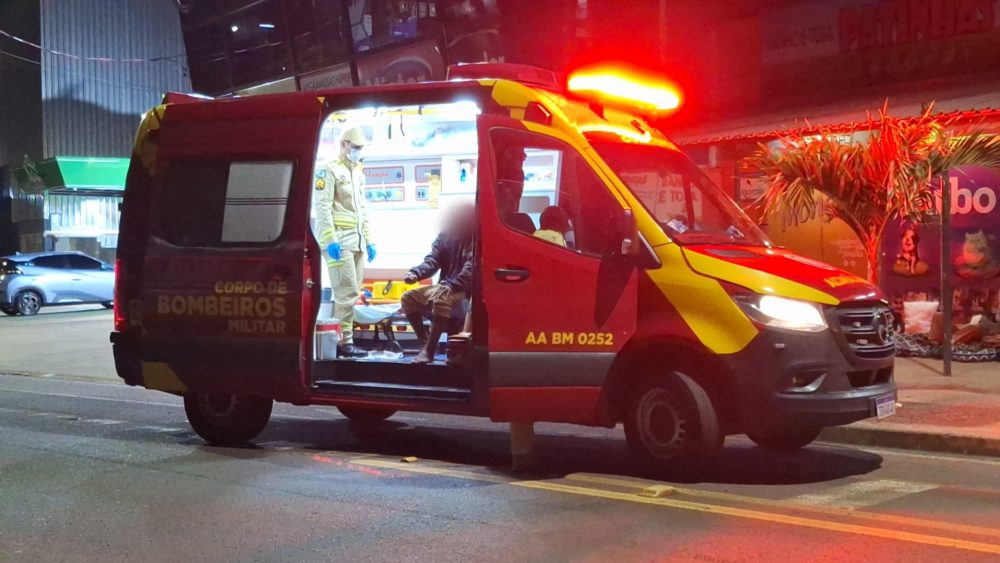 Homem é agredido com pedaço de madeira e recusa encaminhamento médico, no bairro Santa Cruz Imagem referente a Homem é agredido com pedaço de madeira e recusa encaminhamento médico, no bairro Santa Cruz