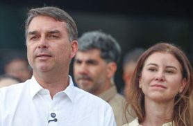 Avião com Flávio Bolsonaro e família segue para Miami Avião com Flávio Bolsonaro e família segue para Miami