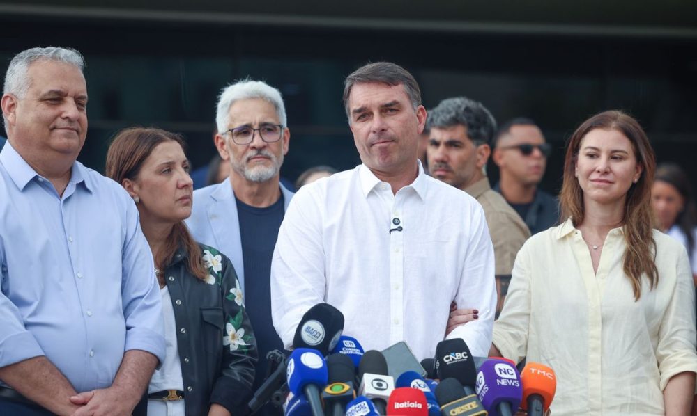 Imagem referente a STF nega ter ordenado buscas em endereços de Flávio Bolsonaro