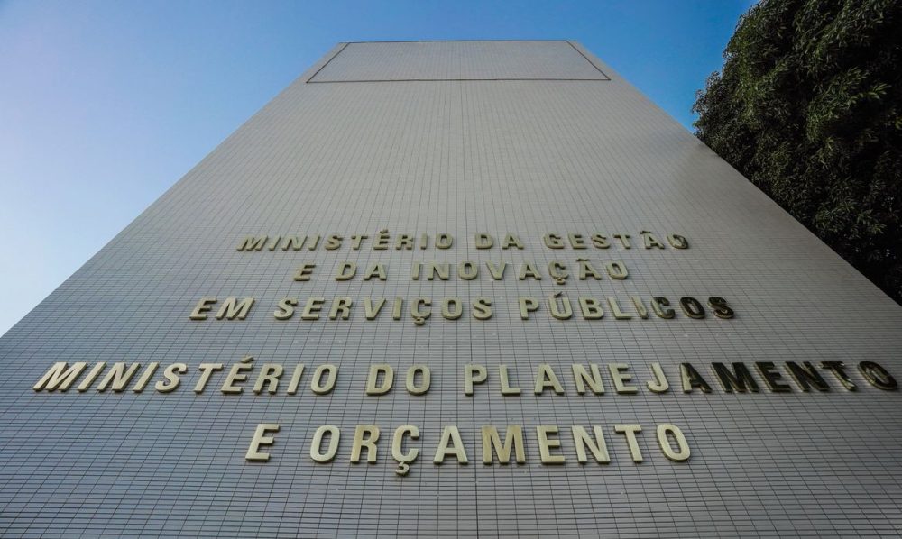 Imagem referente a Governo libera R$ 5,2 bilhões para reforçar assistência social e saúde