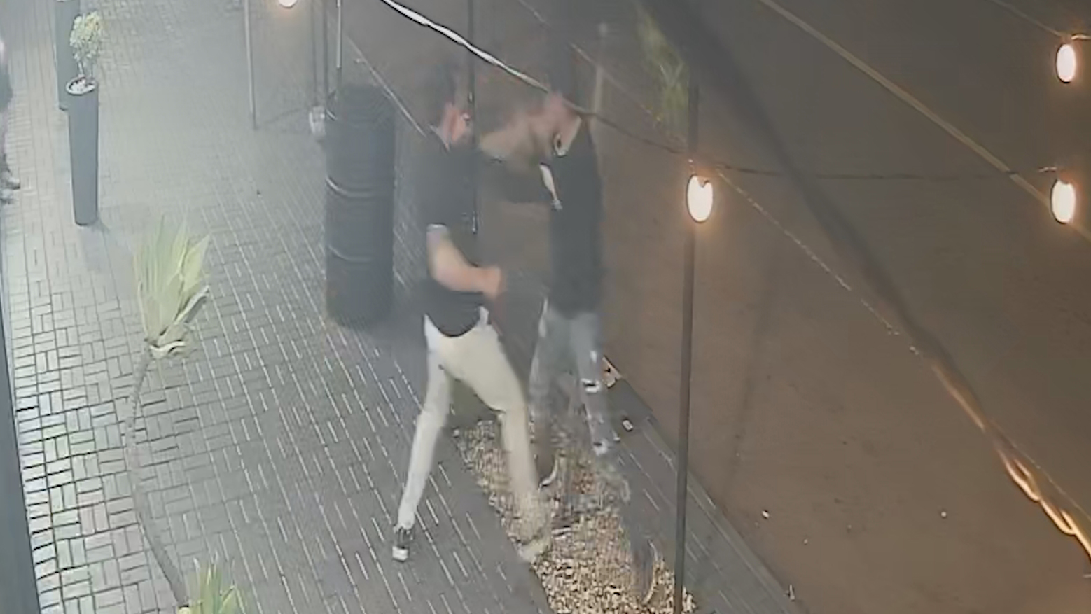 Novas imagens mostram momento em que homem tem pescoço cortado durante briga em Cascavel