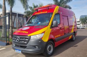 Bombeiros atendem vítima de acidente dentro da Univel