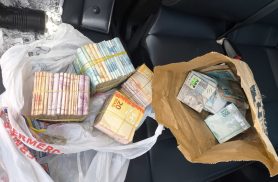 PRF apreende grande quantia em dinheiro sem comprovação de origem na BR-277 em Balsa Nova