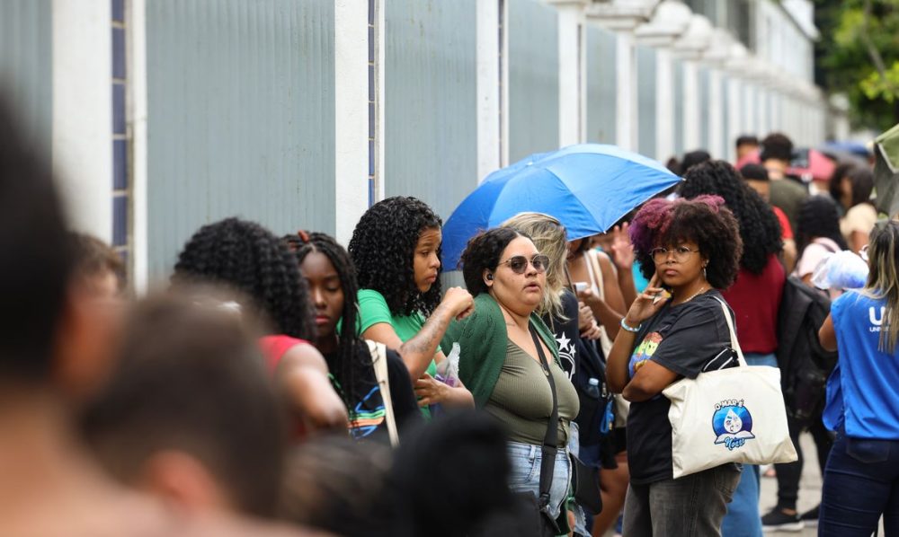 Imagem referente a Enem: mulheres e pardos lideram inscrições; confira o painel do Inep