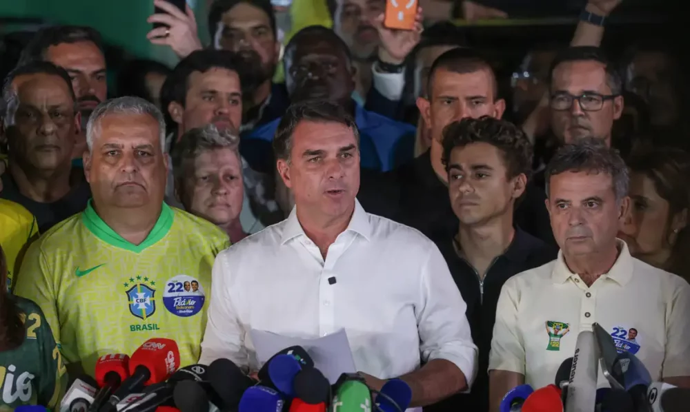 Imagem referente a PF investiga circunstâncias da fuga de Flávio Bolsonaro do Brasil