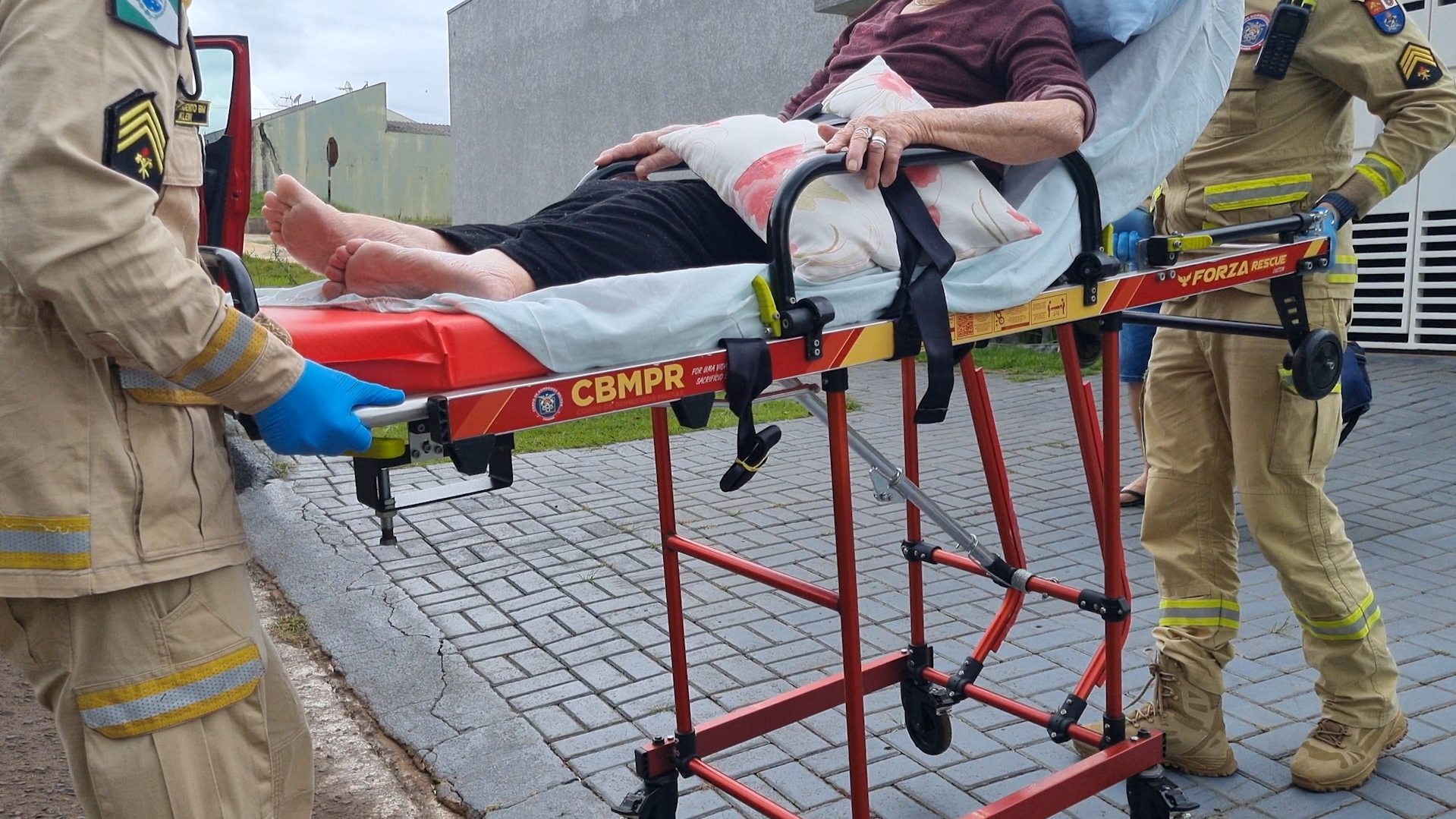Queda em residência deixa idosa de 84 anos com fratura no fêmur em Cascavel