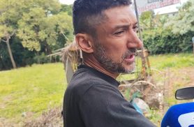 “Acordei com o Corpo de Bombeiros aqui, não vi nada", afirma morador sobre incêndio em residência “Acordei com o Corpo de Bombeiros aqui, não vi nada", afirma morador sobre incêndio em residência