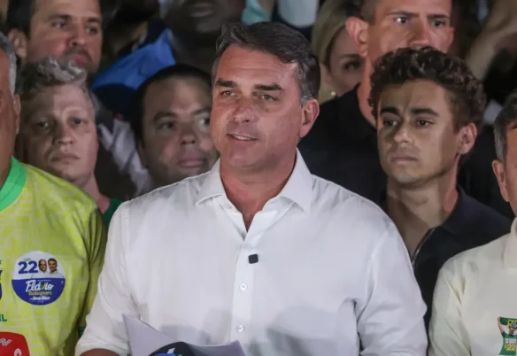 Em carta golpista, Flávio agradece Milei e Trump por apoio para fuga Em carta golpista, Flávio agradece Milei e Trump por apoio para fuga