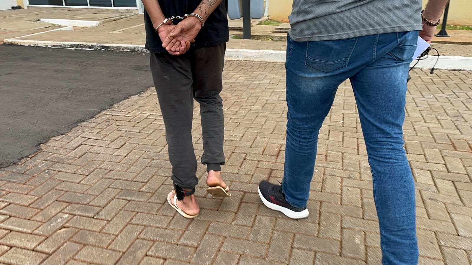 Homem é preso pelo GDE no Santa Cruz