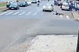 Câmera flagra menino cair de bicicleta e ser atropelado por carro em Cascavel