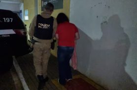 Polícia Militar prende mulher condenada por roubo no Bairro Cascavel Velho