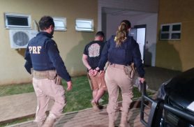 PRF de Cascavel prende homem vindo de São Paulo com veículo furtado e placa clonada