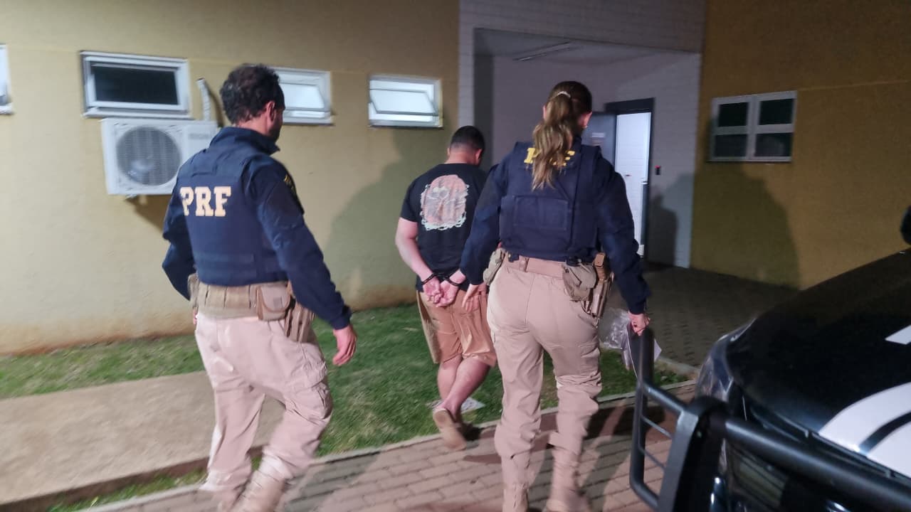 PRF de Cascavel prende homem vindo de São Paulo com veículo furtado e placa clonada