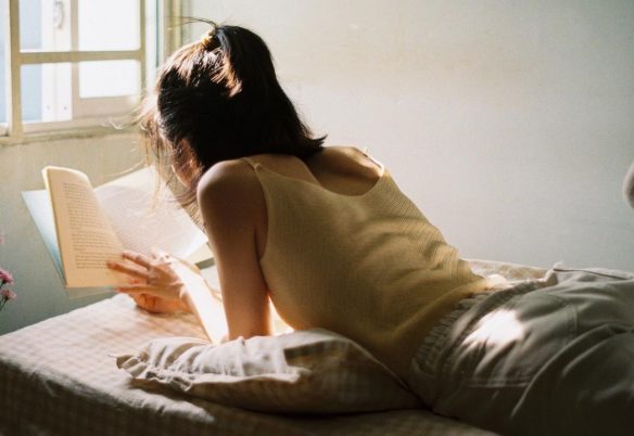 Dia Nacional do Livro convida a desacelerar em um mundo que não para de rolar a tela