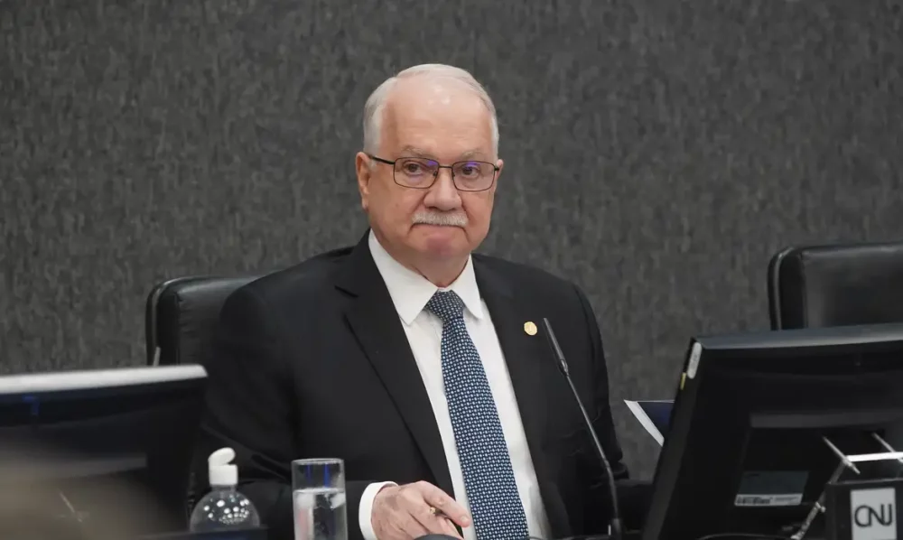 Imagem referente a Fachin arquiva mais cinco investigações do Inquérito das Fake News