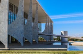 Instituto prevê impacto fiscal de R$ 40 bilhões com medidas de Lula Instituto prevê impacto fiscal de R$ 40 bilhões com medidas de Lula