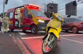 Acidente em Cascavel deixa motociclista ferida após susto no trânsito