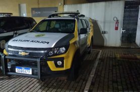 Mulher pede socorro à Polícia Militar após ser agredida pelo namorado em São João do Oeste