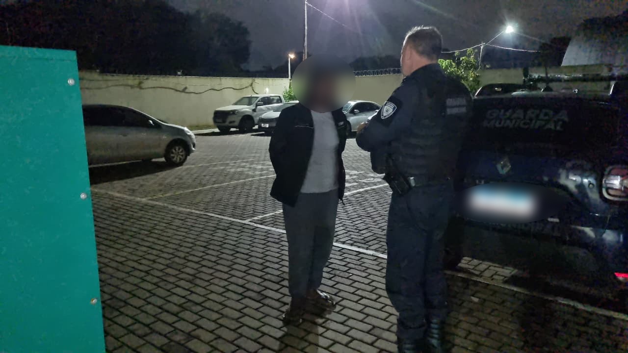Homem é preso em hotel após GM descobrir mandados por estupro e roubo