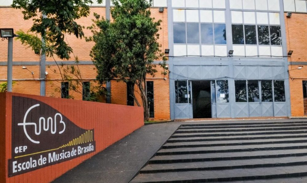 Alunos da Escola de Música de Brasília se apresentam na Rádio MEC Imagem referente a Alunos da Escola de Música de Brasília se apresentam na Rádio MEC