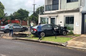 Civic e Fluence vão parar na calçada após colisão no Bairro Coqueiral; Siate atende vítimas