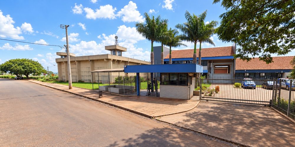 Preso de Cascavel com três condenações por homicídio vai a júri por tentar matar colega de cela em Maringá Imagem referente a Preso de Cascavel com três condenações por homicídio vai a júri por tentar matar colega de cela em Maringá