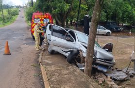 Toro e Peugeot 206 batem no Turisparque em Cascavel