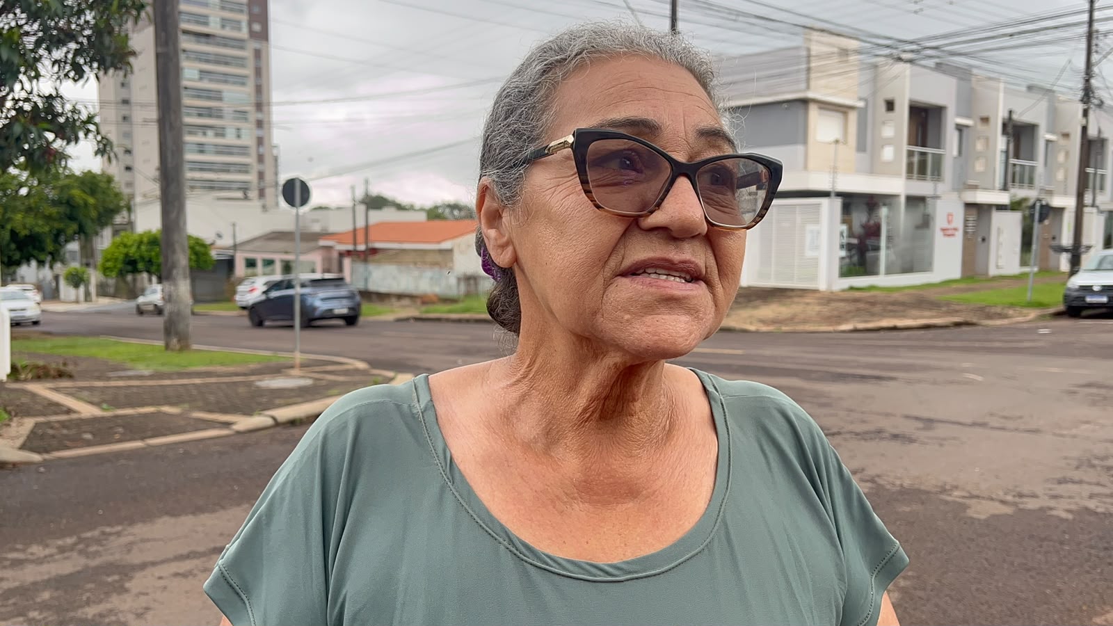“Por pouco que não me pegou”: diz aposentada que ouviu o barulho do acidente no Bairro Coqueiral