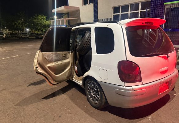 PF e PM apreendem cerca de 60 pneus durante fiscalização na fronteira em Foz do Iguaçu