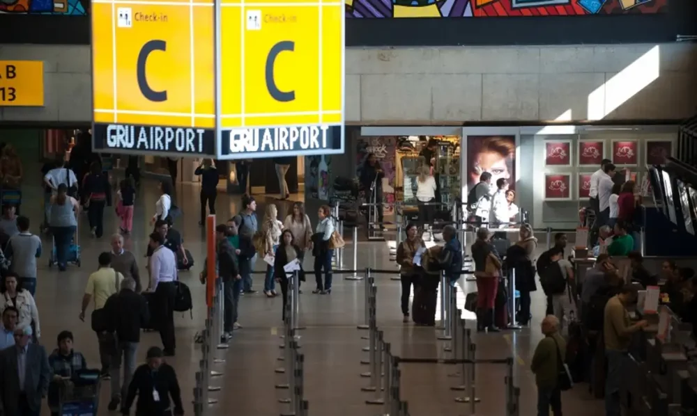 Finados: 2 milhões de passageiros devem passar por aeroportos do país Imagem referente a Finados: 2 milhões de passageiros devem passar por aeroportos do país