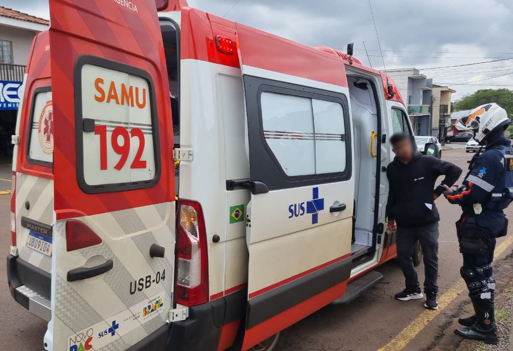 Samu socorre vítimas de acidente no bairro São Cristóvão em Cascavel