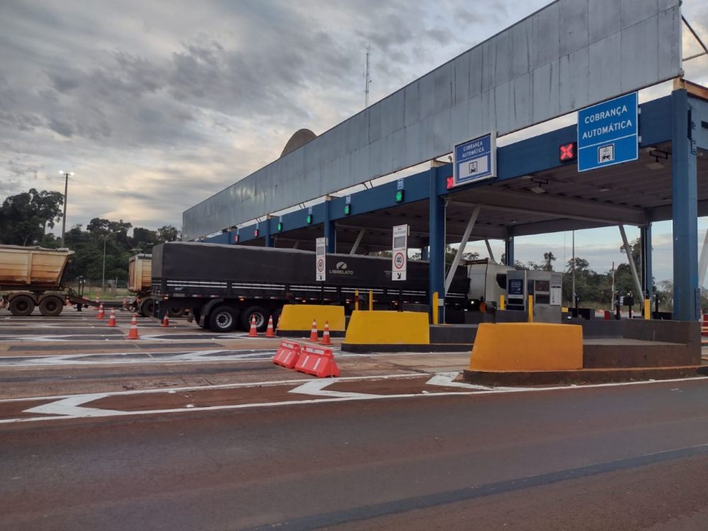 Pedra na pista estragou o carro na rodovia com pedágio? Quem paga o conserto? Imagem referente a Pedra na pista estragou o carro na rodovia com pedágio? Quem paga o conserto?