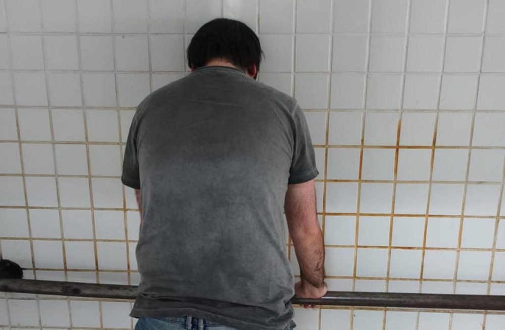 Homem é preso pela GM após descumprir medida protetiva e ofender ex-esposa Imagem referente a Homem é preso pela GM após descumprir medida protetiva e ofender ex-esposa