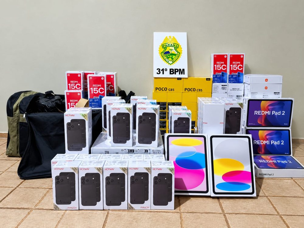 Rotam apreende dezenas de celulares, iPads e tablets em ônibus na BR-369, em Corbélia Imagem referente a Rotam apreende dezenas de celulares, iPads e tablets em ônibus na BR-369, em Corbélia