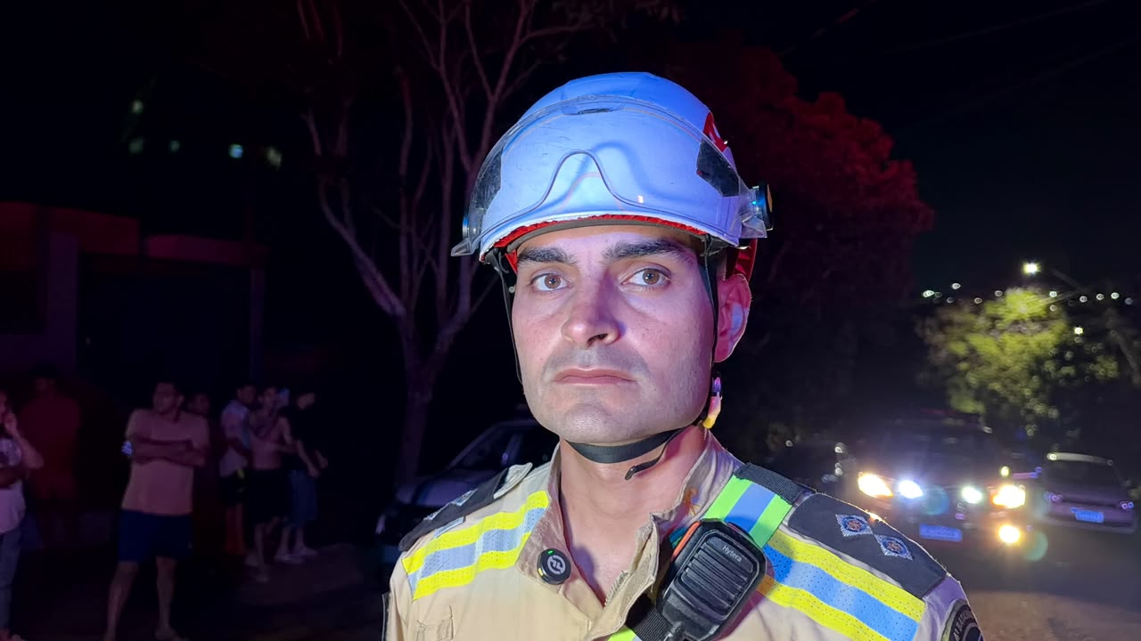 “Requer um pouco mais de cuidado”: Bombeiros explicam estado de motorista após colisão contra poste