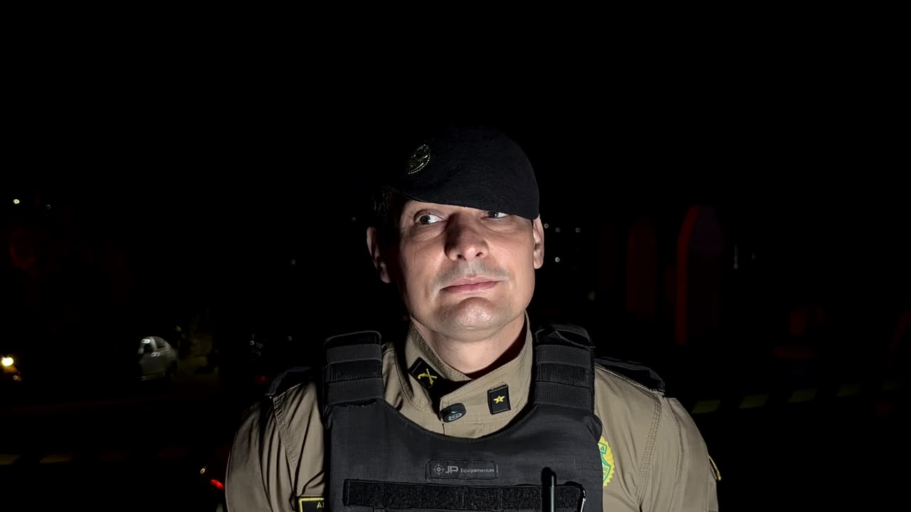 “Olhos vermelhos e fala acelerada”: PM aponta sinais de embriaguez em motorista que arrancou poste