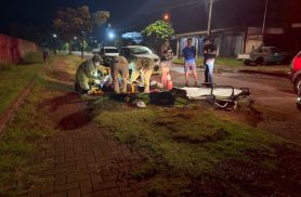 Motoboy cai em buraco durante entrega e acaba ferido em acidente em Cascavel