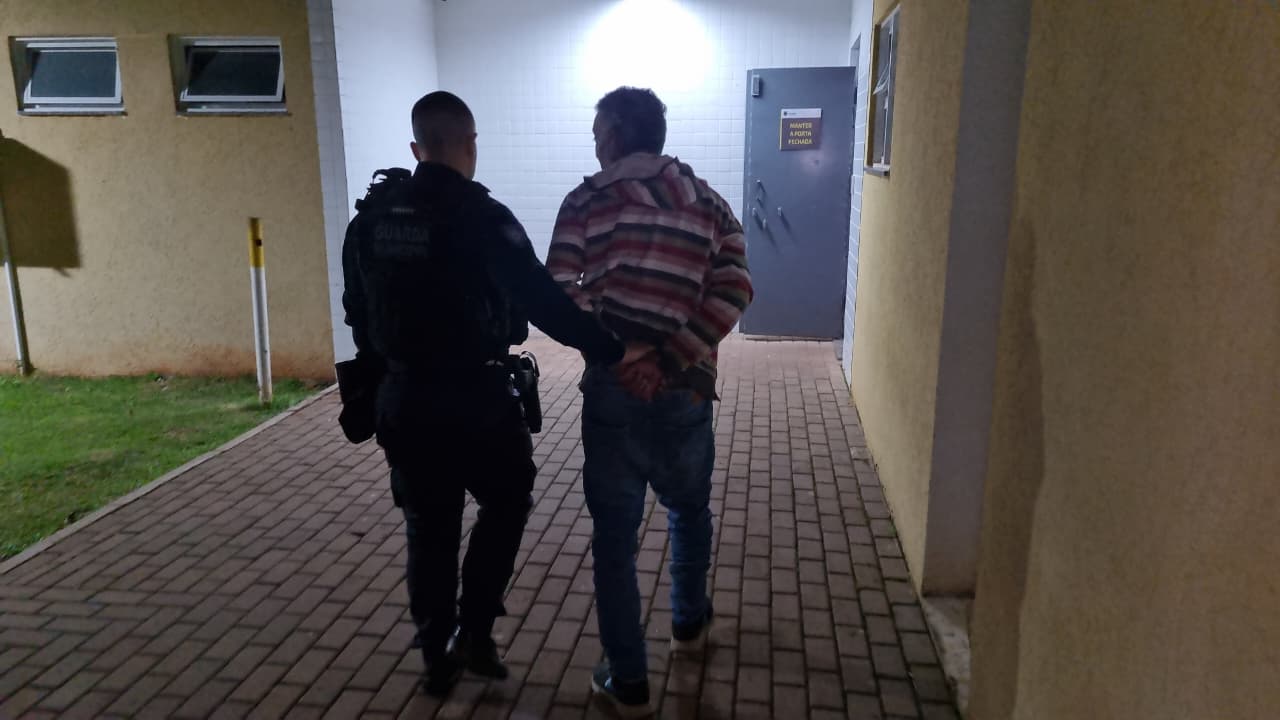 Briga entre vizinhos termina com homem de 65 anos detido por ameaças em Cascavel