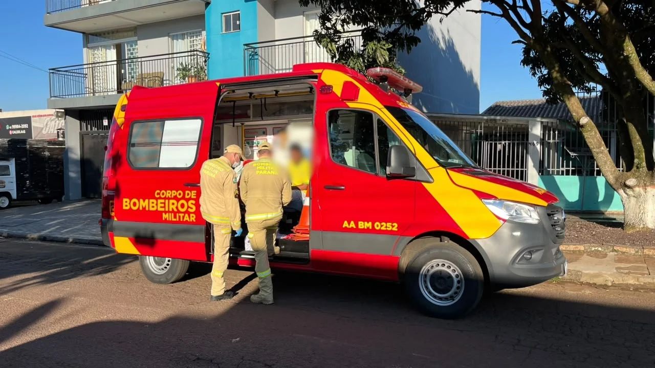 Dois ficam feridos após caírem de moto elétrica no Alto Alegre