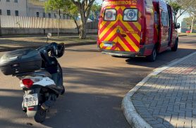 Carro e moto se envolvem em colisão na Avenida Rocha Pombo