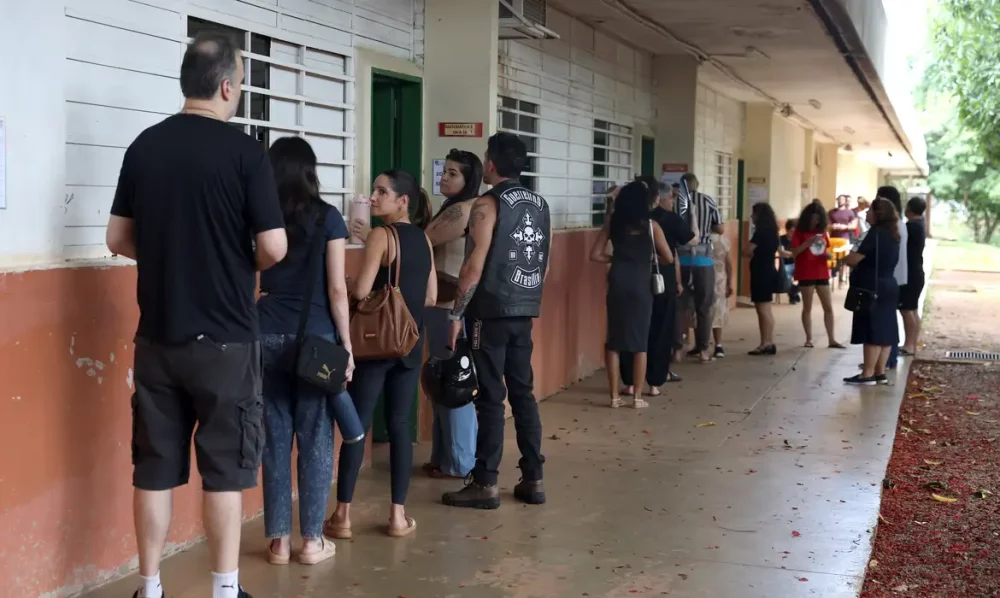 Estudantes relatam violência relacionada à eleição presidencial Imagem referente a Estudantes relatam violência relacionada à eleição presidencial