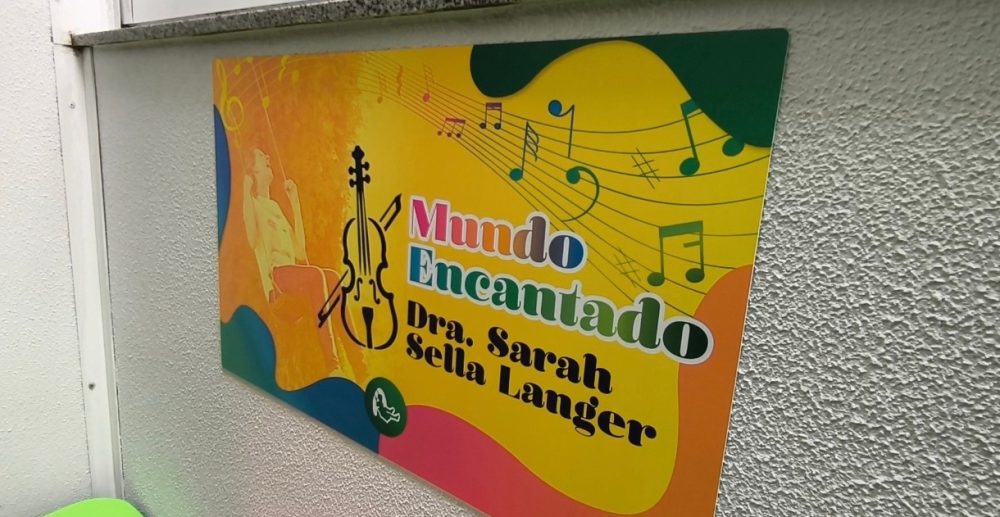 HUOP inaugura parques infantis doados pela família da médica Sarah Sella Langer, vítima do acidente aéreo da VOEPASS Imagem referente a HUOP inaugura parques infantis doados pela família da médica Sarah Sella Langer, vítima do acidente aéreo da VOEPASS